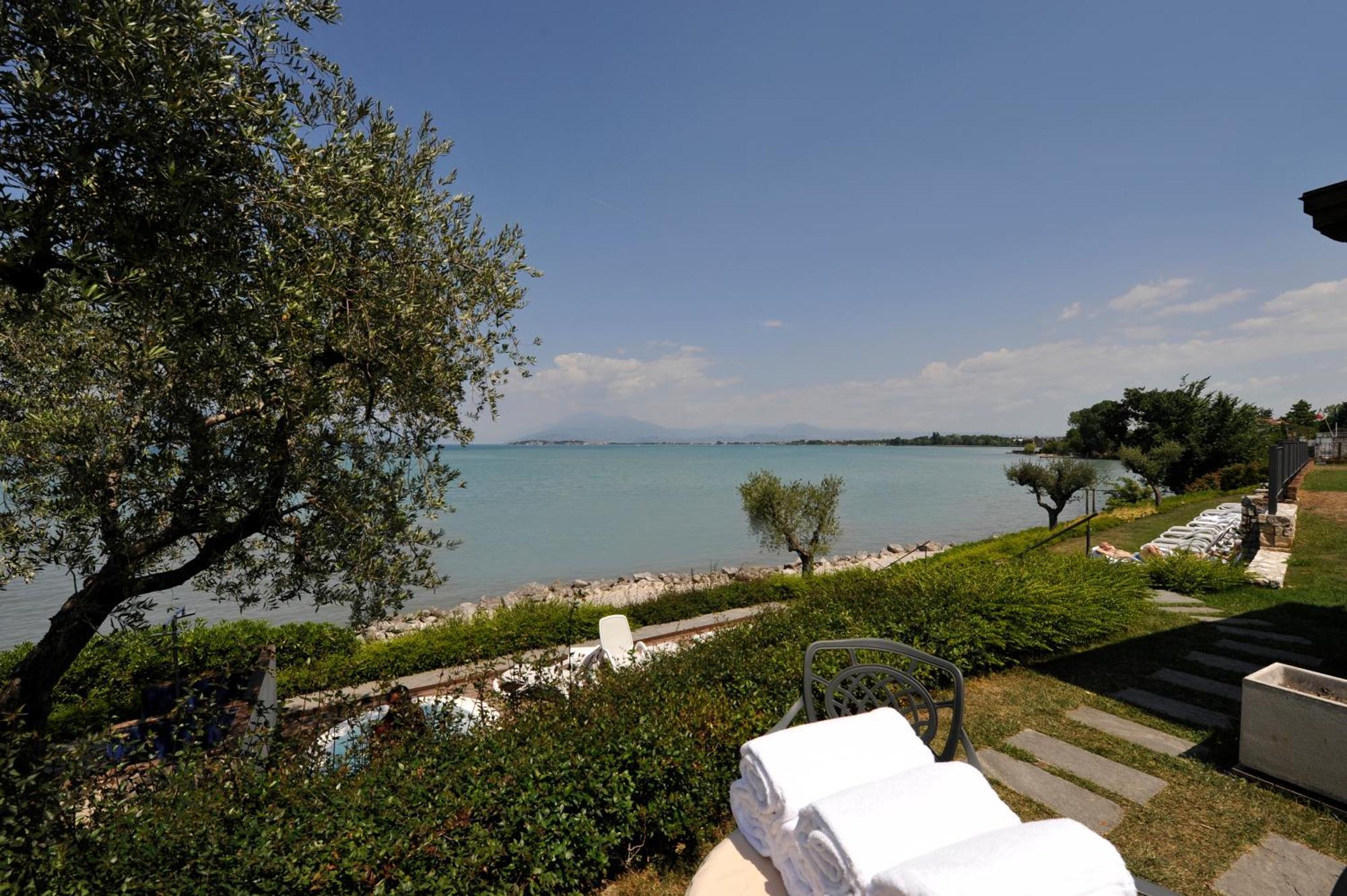 Hotel Acquaviva Del Garda Desenzano del Garda Dış mekan fotoğraf