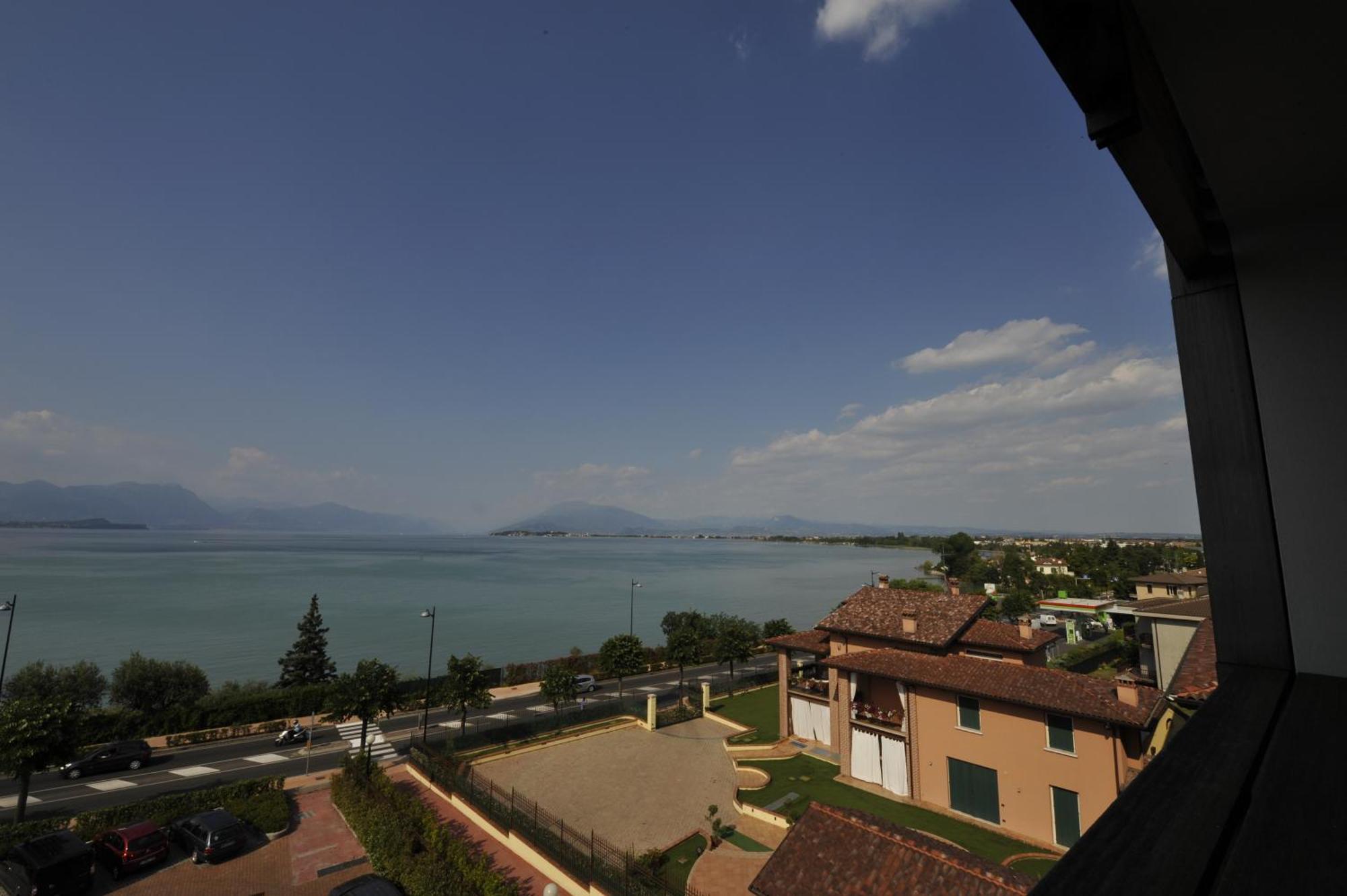 Hotel Acquaviva Del Garda Desenzano del Garda Dış mekan fotoğraf